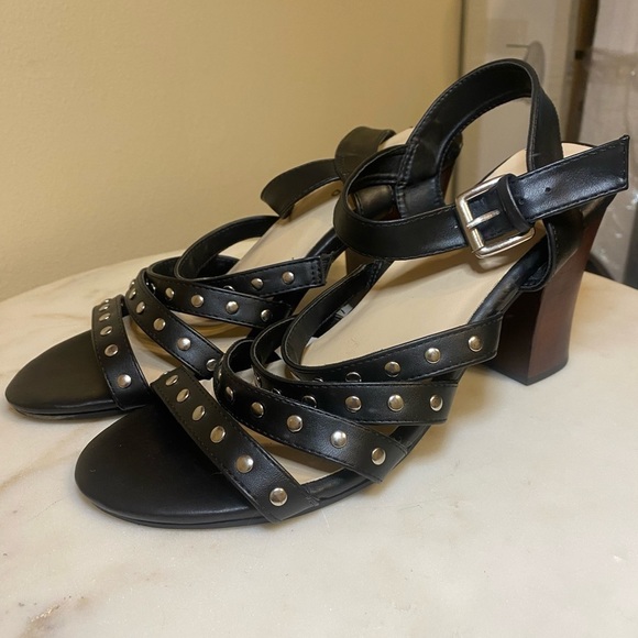 Torrid cage sandals with studs size 9.5 - Picture 6 of 7